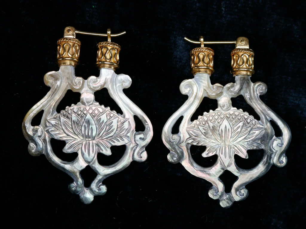Lotus Earrings - Dark Mother Of Pearl